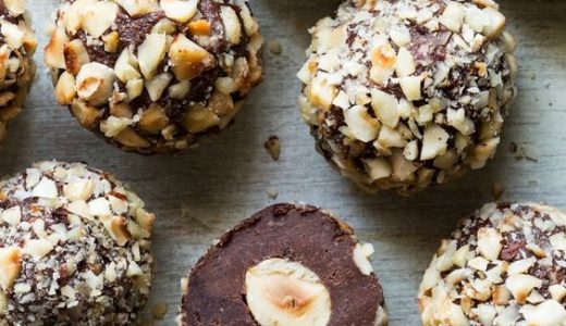 Delicious balls with chocolate and hazelnut inside and outside.