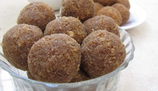 Balls with dates and chocolate