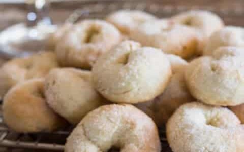 Italian Christmas cookies with wine