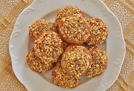 Lard patties with nuts