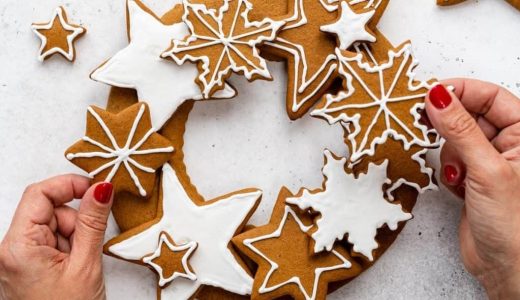 Gingerbread Christmas wreath, decorated with stars and gingerbread egg white icing.