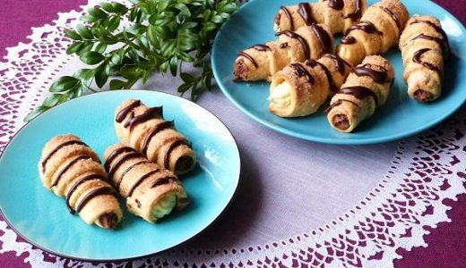 Honey dough tubes filled with cream and decorated with chocolate