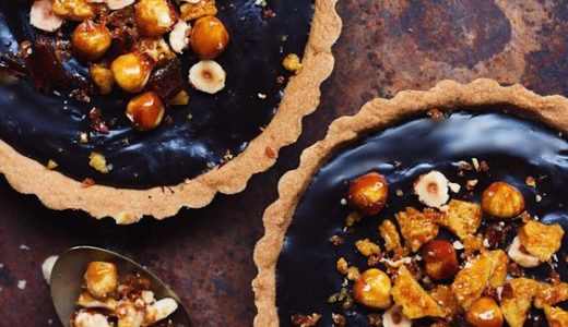 Sweet cookies with nuts and chocolate cream.