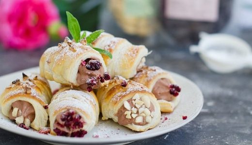 Nut tubes filled with cream