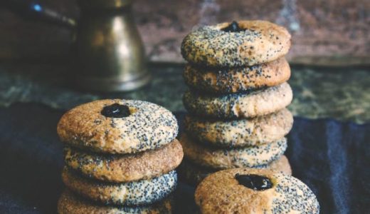 Healthy poppy seed cookies with ground poppy seeds.