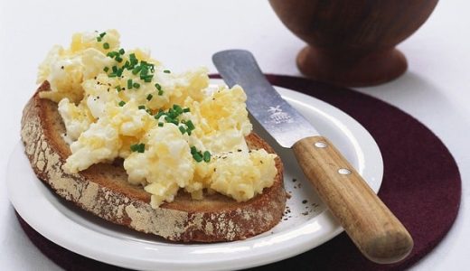 Potato spread on bread with chives