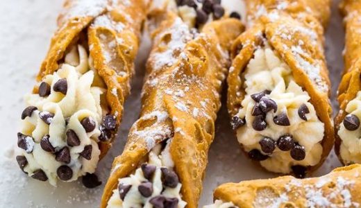 Crisp dough filled with vanilla filling and chocolate chips.
