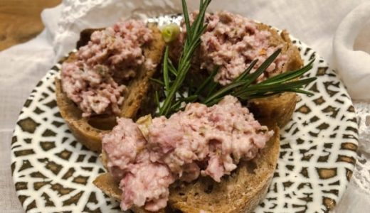 Bread rolls with spread Ševcovský mls.