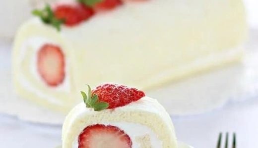 Egg white roll filled with whipped cream and fresh strawberries.