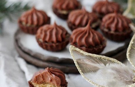 Izidor cupcakes with chocolate cream.