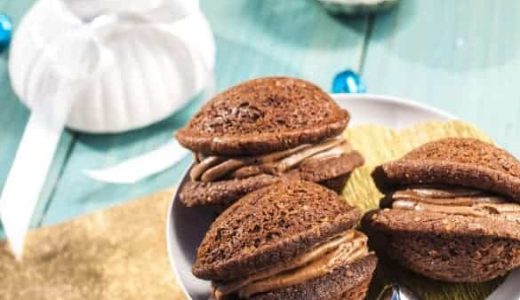 Cocoa nuts made from spelled flour and walnuts filled with Parisian cream.