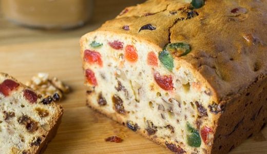 Christmas egg white sandwich with raisins and candied vooc.