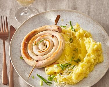 Plate with wine sausage and horseradish mashed potatoes