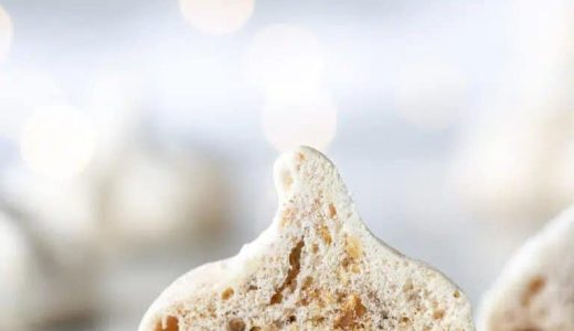 Halved meringue with cinnamon and hazelnuts