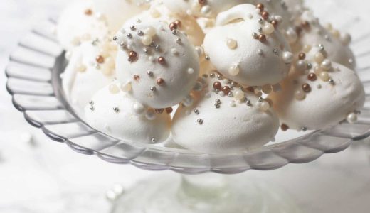 Snow meringues with coconut